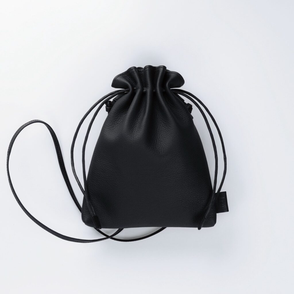 Iru×CRONY.】2WAY LEATHER KINCHAKU BLACK / 受注生産 5月下旬～6月 